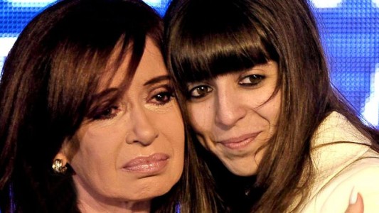 Cristina Kirchner despidió a su madre en el Hospital y viajó a Cuba