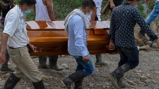 Desentierran a un hombre que llevaba 9 días muerto tras oírlo gritar en su tumba