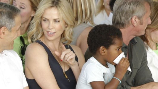 Charlize Theron reveló que su hija Jackson es transgénero