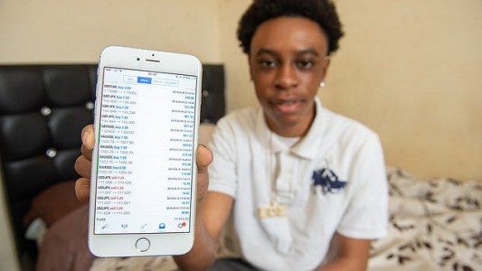 Tiene 16 años y se conviertió en un exitoso negociante gracias a tutoriales de YouTube