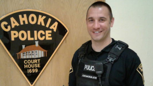 Un policía detuvo a un hombre y terminó ayudándolo a conseguir trabajo