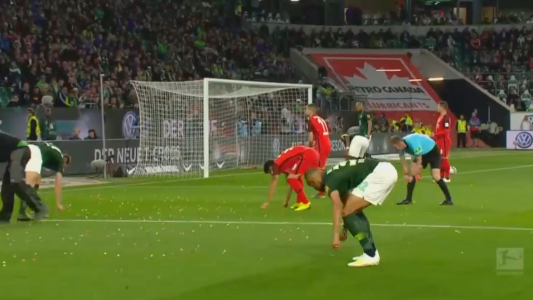 La hinchada que protesta de la forma más dulce