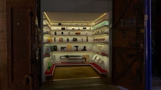 El museo más pequeño del mundo funciona en un montacarga