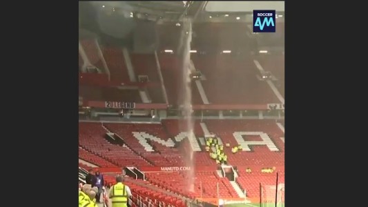 Así está el estadio del Manchester United a minutos del clásico
