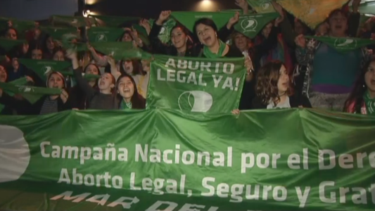 Pañuelazo verde contra una disco