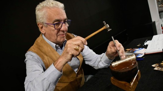 Comenzó en Rosario el cincelado del próximo bastón presidencial