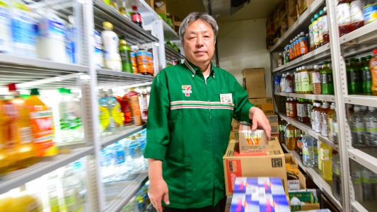 Debate por tiendas 24 horas en Japón: "Creen que deberíamos trabajar aún a riesgo de morir agotados"