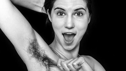 El fotógrafo que busca la belleza en las mujeres que no se depilan