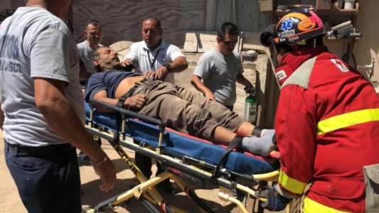 Hizo un túnel para espiar a su exesposa y quedó atrapado adentro