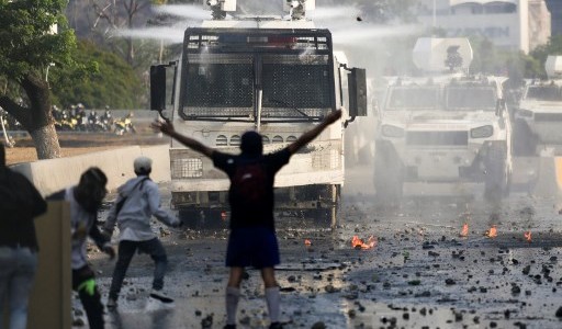 Venezuela: una mujer murió y hay al menos 46 heridos tras una nueva jornada de protestas en Caracas