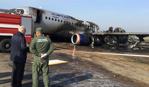 Habló el piloto del avión ruso incendiado y aseguró que un rayo ocasionó el accidente