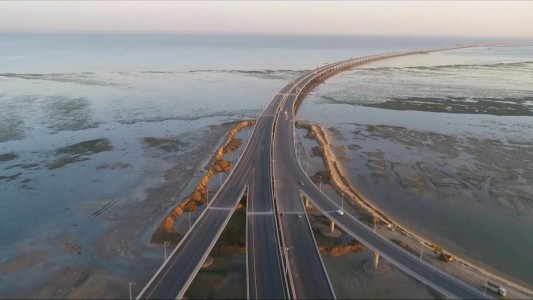 Kuwait inaugura uno de los puentes marítimos más grandes del mundo