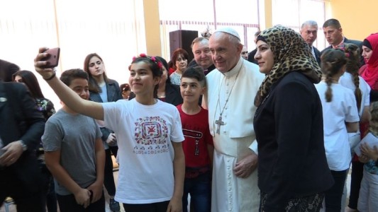 Papa se reúne con refugiados en Bulgaria