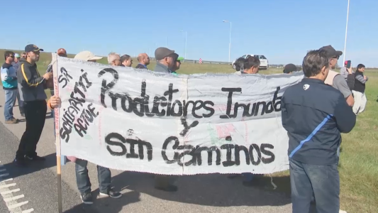 Tambos sin salida: reunión con productores en el corte de ruta