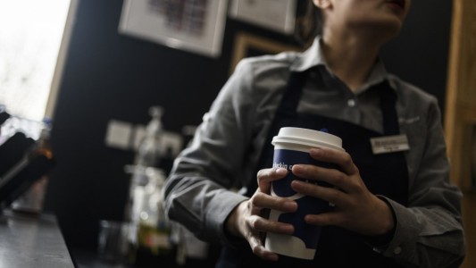 Cadena sale a pelearle liderazgo a Starbucks y promete abrir un local cada tres horas