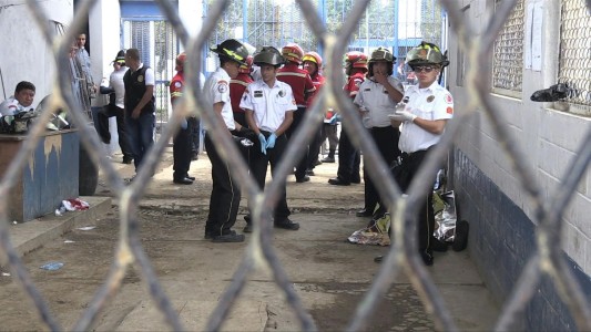 Violento motín deja dos presos muertos y varios heridos en Guatemala