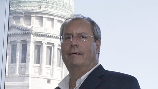 "Productor olivícola y Arauqueño": perfil de Héctor Olivares, el diputado baleado