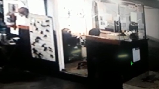 Videos: los sospechosos del ataque a Olivares y Yadón dejando el auto en el garage