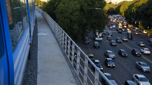 Así es el recorrido en altura del tren Mitre, una novedad para los pasajeros