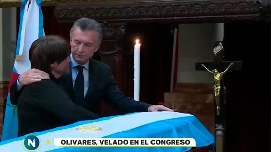 Mauricio Macri asistió al velatorio del diputado Héctor Olivares