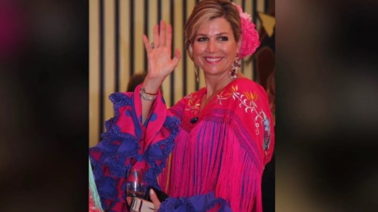Con taco aguja y tajo en el vestido, la reina Máxima sorprende al mundo con un flamenco muy sensual