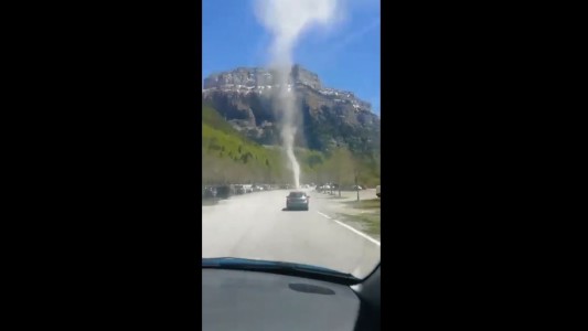 Tornado de polvo en una ruta española