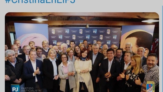 Cristina dice presente en una cumbre del PJ