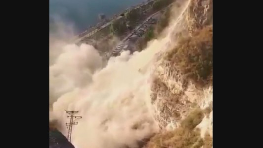 Turista grabó un deslizamiento de tierra y rocas en Turquía