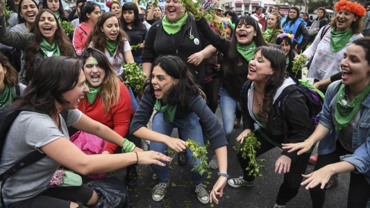 Pañuelazo verde en el Congreso para acompañar el proyecto de Ley de Aborto