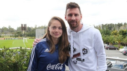 Con Messi en la mesa, el equipo femenino de fútbol almorzó con la Selección de Scaloni