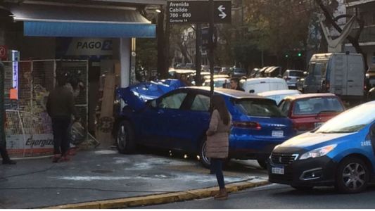 Un chico de 15 años estrelló un Porsche contra un kiosco en Palermo