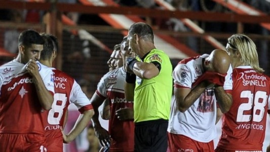 Sigue la guerra de escritorios: Argentinos vs Lanús, por la clasificación a la Copa Sudamericana