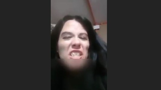 Indignante: madre se graba pegándole a su hija para vengarse de su ex pareja