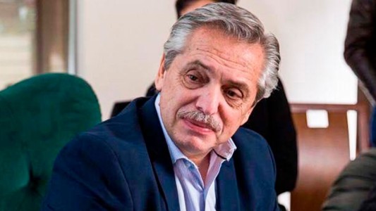 Alberto Fernández presenta una "inflamación pleural" y seguirá internado