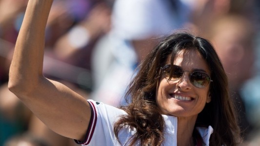 Gabriela Sabatini recibe en Roland Garros el premio por su carrera deportiva