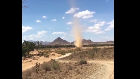 Tornado de polvo en Kenia