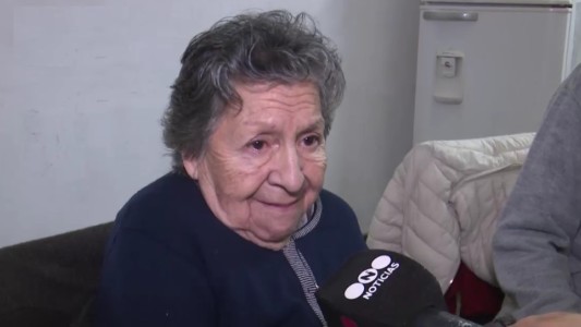 Abuelos abandonados en Rosario: "Necesitamos un lugar donde vivir"