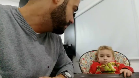 El genial viral de un papá fanático del Rojo y su pequeño hijo hincha de Boca