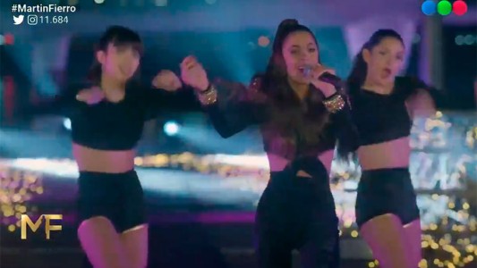 Así fue el show de apertura de Tini Stoessel en la gala de los Martín Fierro