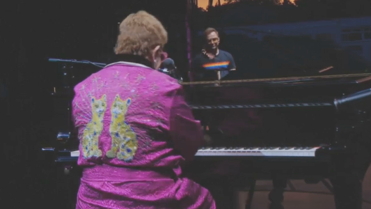 Elton y su doble cantaron juntos en su larga gira de despedida