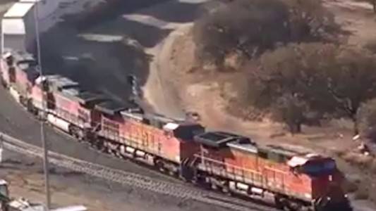 ¿Es verdadera la imagen del tren que se compartió en redes como un logro del Gobierno de Macri?