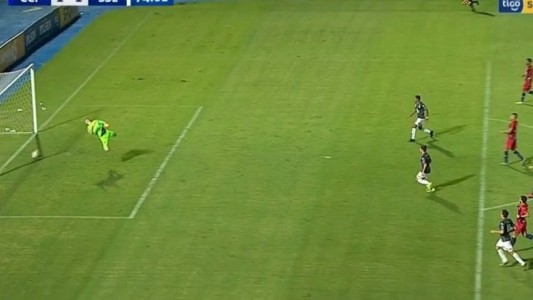 Por este "gol fantasma", suspendieron 30 partidos a un referí