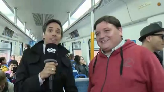 Chelo Marchelo canta en el tren, se reencontró con Santiago del Moro y ganó 70 mil pesos