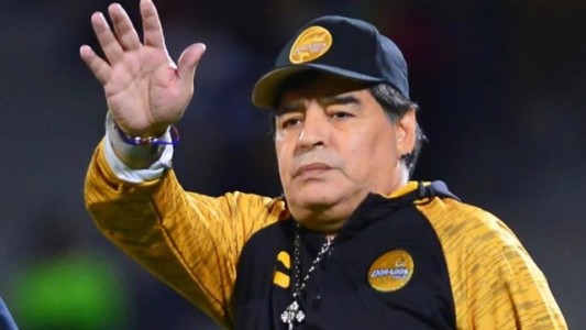 Maradona dejará de ser el técnico de Dorados: se queda en Buenos Aires para operarse