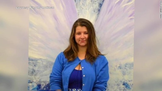 Mató a su mejor amiga a pedido de un hombre que conoció en Internet y le ofreció millones de dólares por videos del crimen