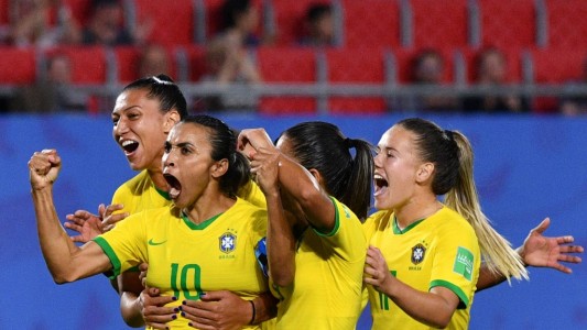 Marta superó a Klose y agranda su leyenda