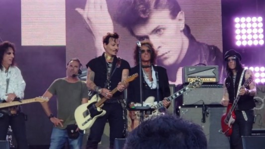 Johnny Depp y Alice Cooper la rompen con su cover de "Heroes" de David Bowie