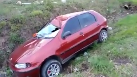 Así quedó un auto tras chocar con un caballo