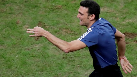 Tite verificó el Arena do Gremio tras la queja de Scaloni