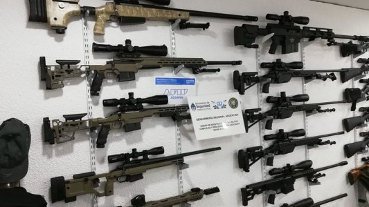 Cayó una megabanda que traficaba armas desde Argentina: 17 detenidos y 2.500 fusiles secuestrados